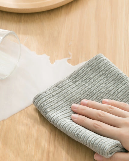 Ręcznik kuchenny prążkowany w jasnych kolorach