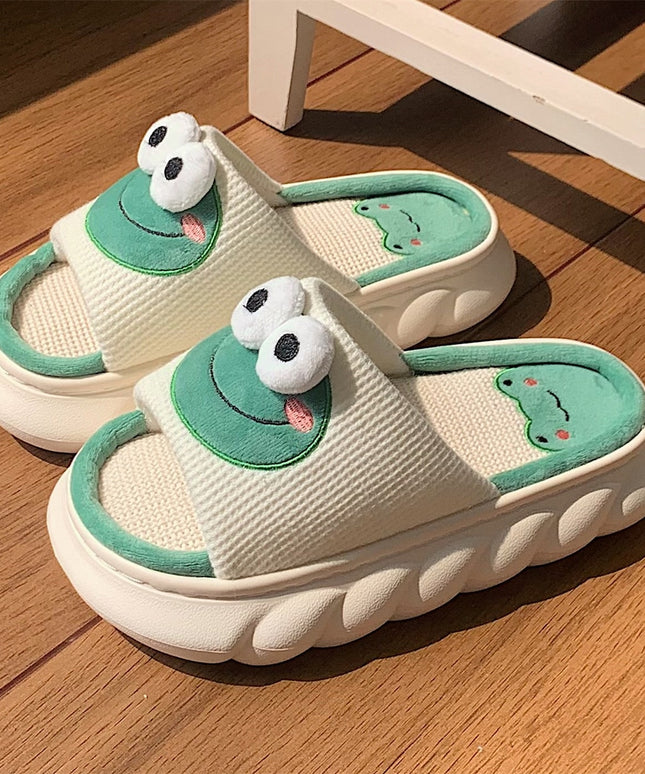 Komfortowe klapki na platformie z motywem żaby