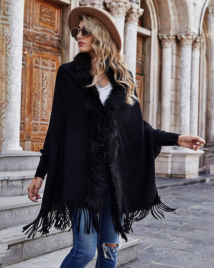 Damski sweter typu ponczo z frędzlami i futerkiem