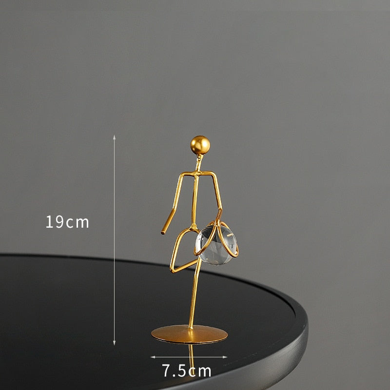 Figurka dekoracyjna ludzik złoty wysokość 19-25 cm