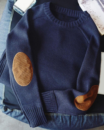 Męski sweter z dekoltem w łódkę i łatkami na rękawach