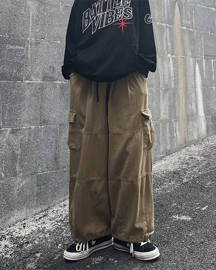 Męskie spodnie bojówki o szerokich nogawkach