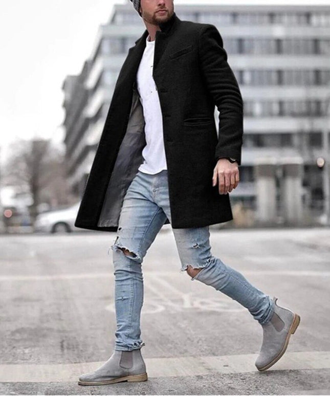 Męski płaszcz o klasycznym kroju z kieszeniami