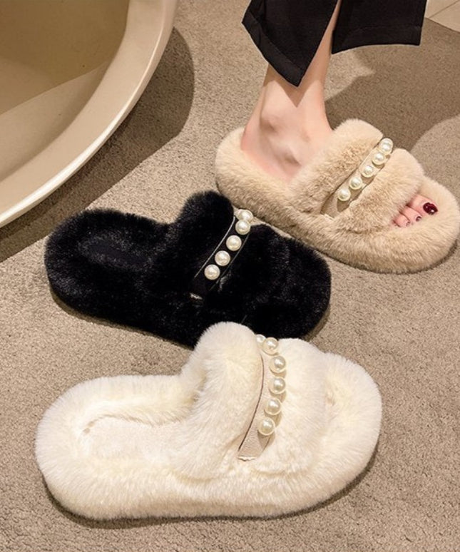 Damskie klapki futrzane z ozdobnymi koralikami