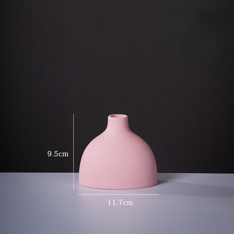 Wazon ceramiczny w różowym kolorze