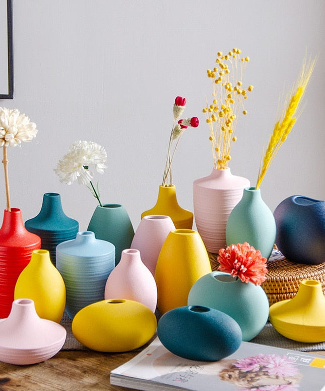 Wazon ceramiczny w żółtym kolorze