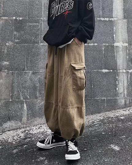 Męskie spodnie bojówki o szerokich nogawkach