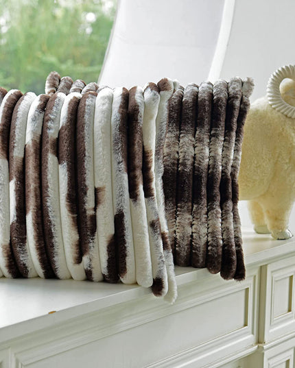 Poszewka na poduszkę pluszowa z ciekawym wzorem