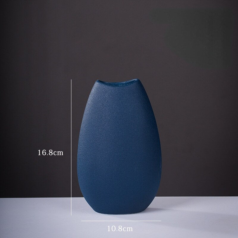 Wazon ceramiczny w granatowym kolorze