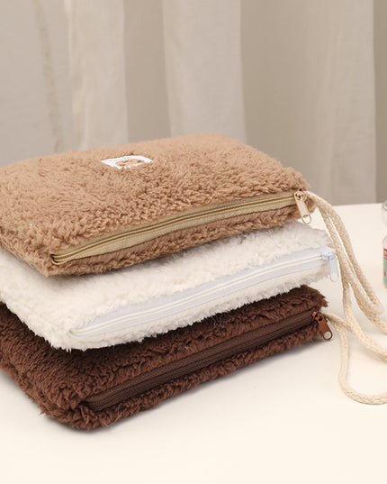 Kosmetyczka pluszowa z uchwytem