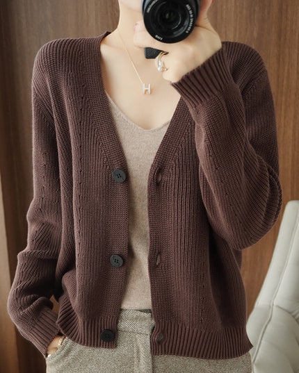 Damski sweter typu kardigan z dekoltem w serek zapinany na guziki