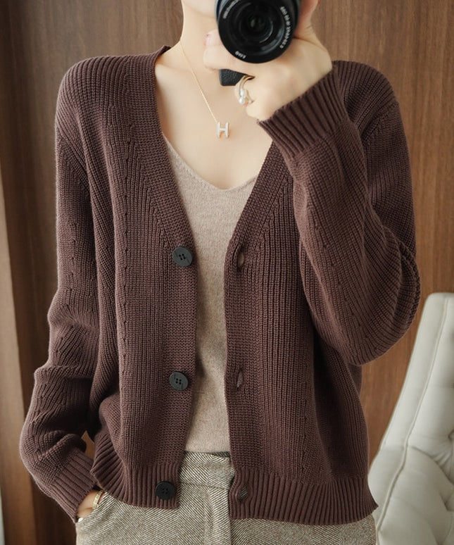 Damski sweter typu kardigan z dekoltem w serek zapinany na guziki