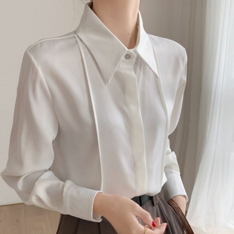 Damska koszula klasyczna z ozdobnymi paskami