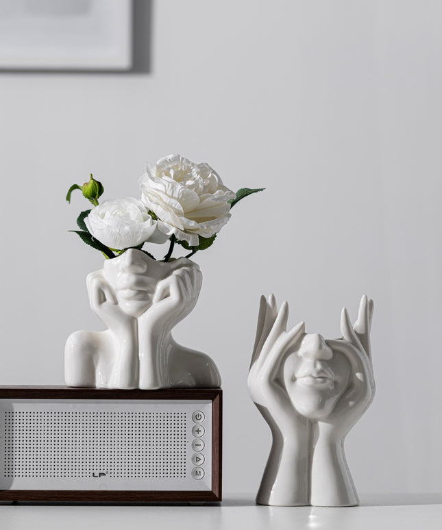 Wazon dekoracyjny w kształcie ludzkiej głowy