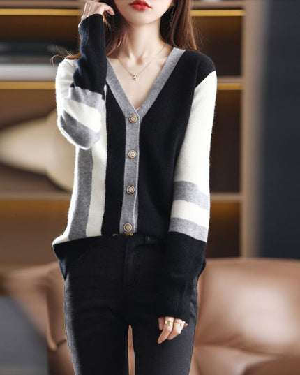 Damski sweter typu kardigan zapinany na guziki