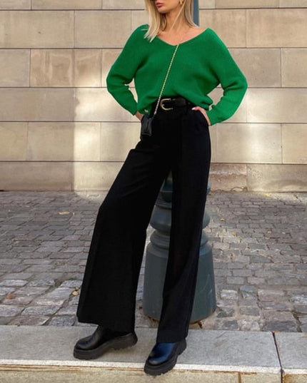 Damskie spodnie chinosy z szerokimi nogawkami podkreślające talię