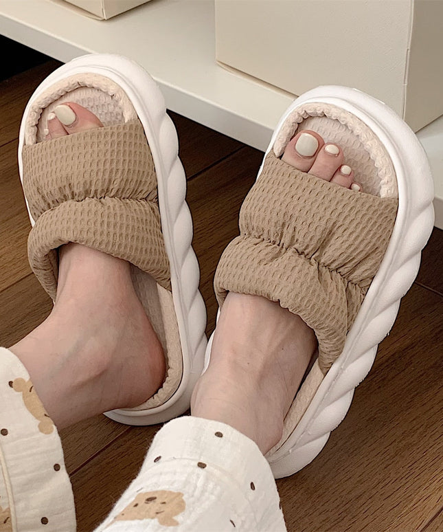 Klapki na podwyższonej platformie