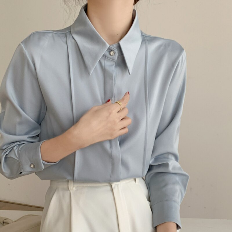 Damska koszula klasyczna z ozdobnymi paskami