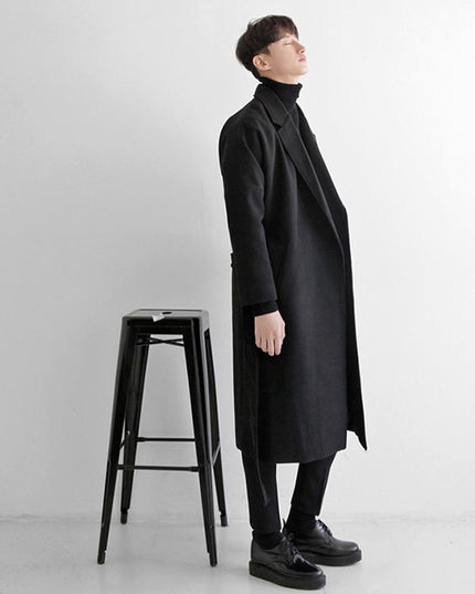 Męski klasyczny zimowy płaszcz o prostym kroju z wiązaniem