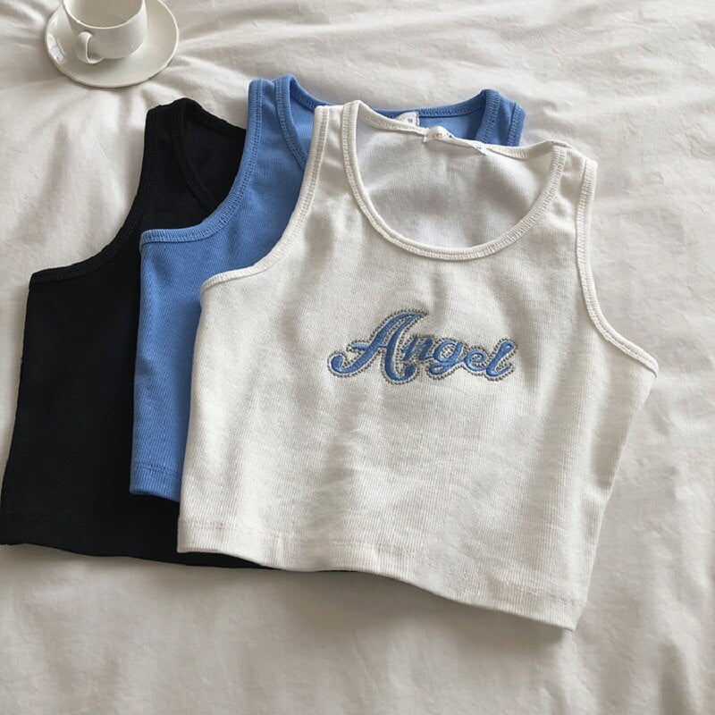 Damski crop top na ramiączkach z napisem "Angel"