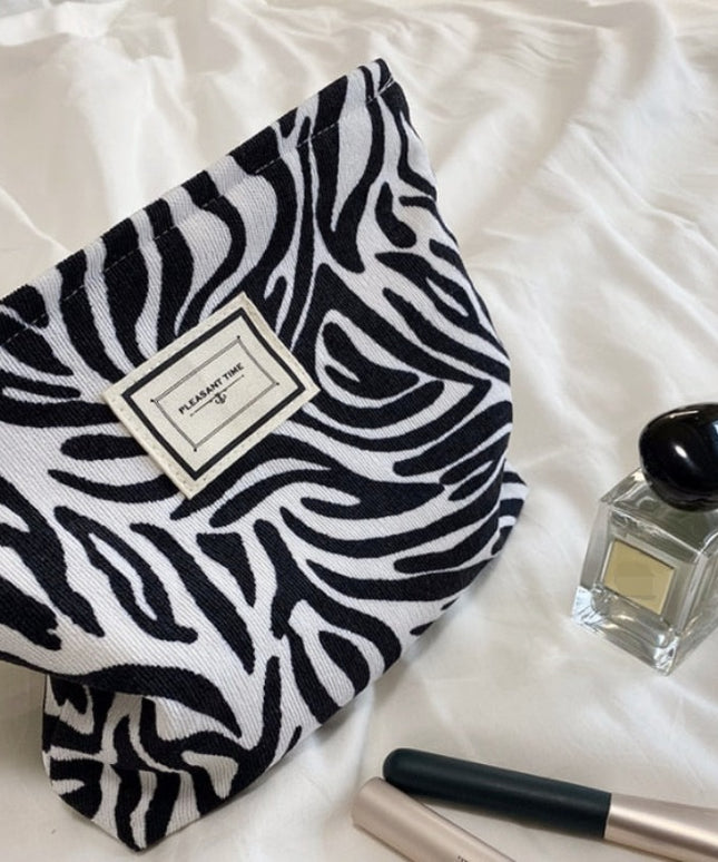 Kosmetyczka podróżna w panterkę zwierzęcy wzór