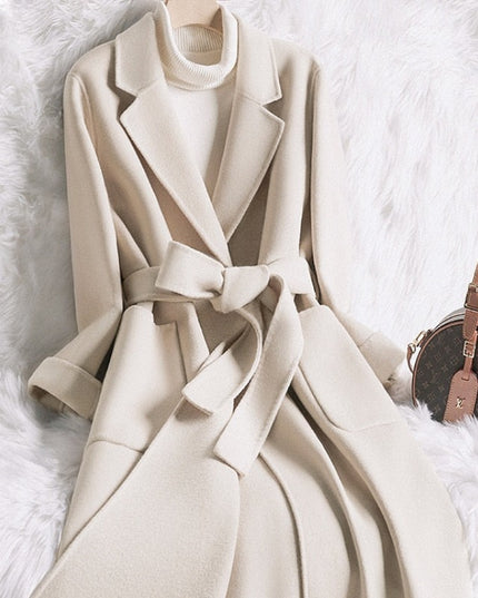 Damski płaszcz klasyczny zimowy wiązany w talii