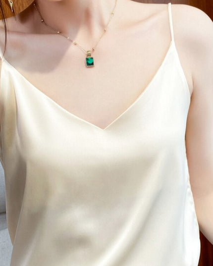 Damski elegancki satynowy top na ramiączkach z dekoltem V