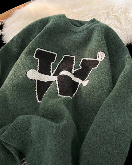 Męski sweter z dekoltem w łódkę i wyszywaną literą W