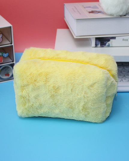 Kosmetyczka pluszowa z futerkiem