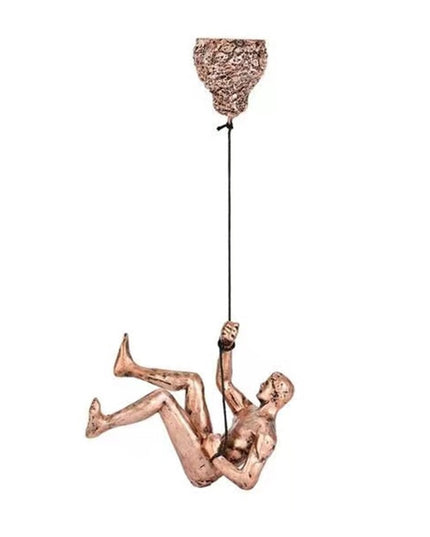 Figurka dekoracyjna wspinający się mężczyzna metaliczna