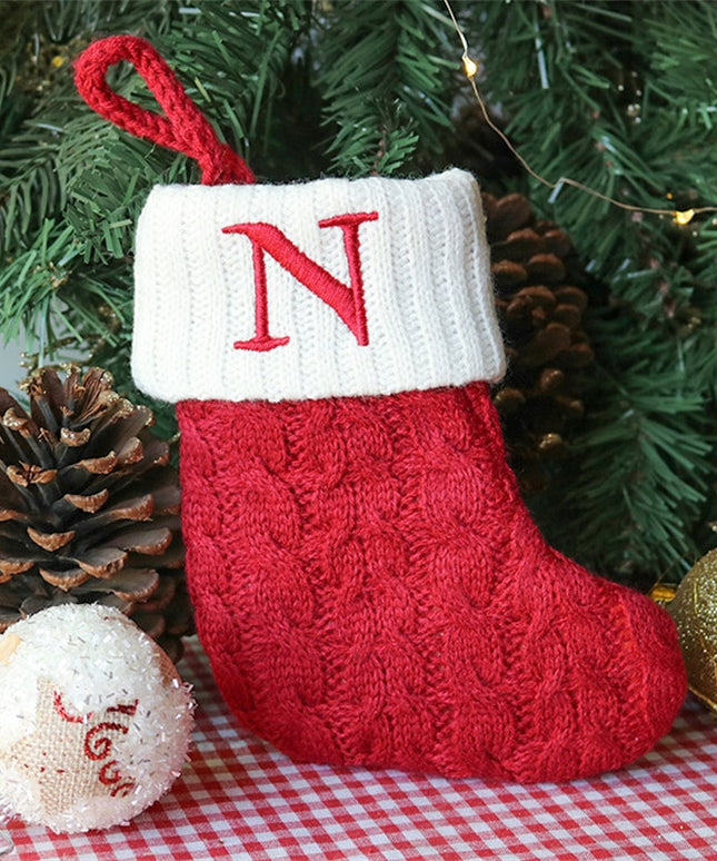 Świąteczna ozdoba wisząca w postaci skarpety z literą N