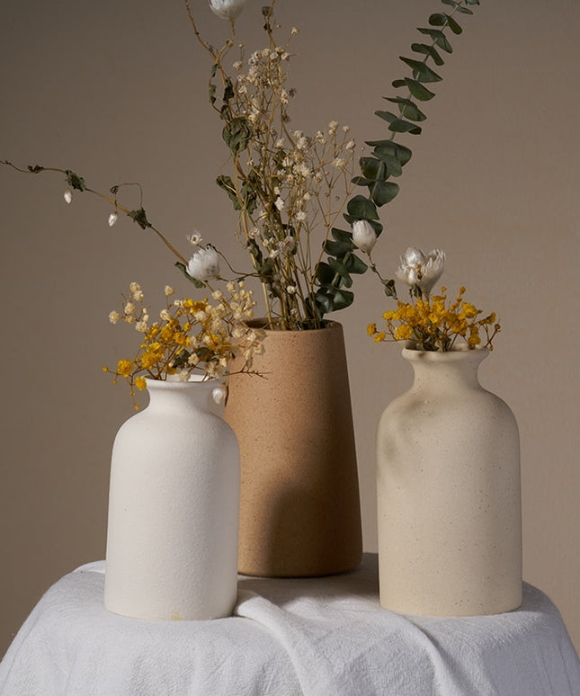 Wazon prosty dekoracyjny w jasnych kolorach