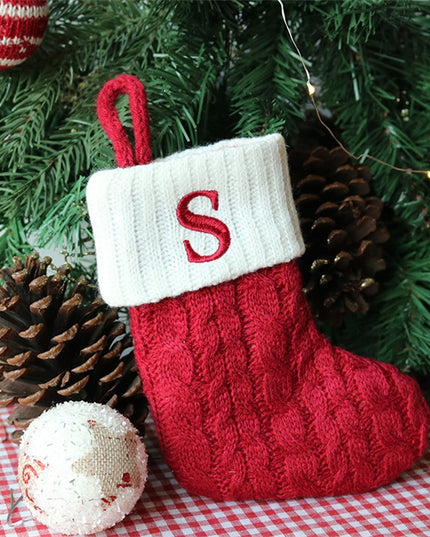 Świąteczna ozdoba wisząca w postaci skarpety z literą S