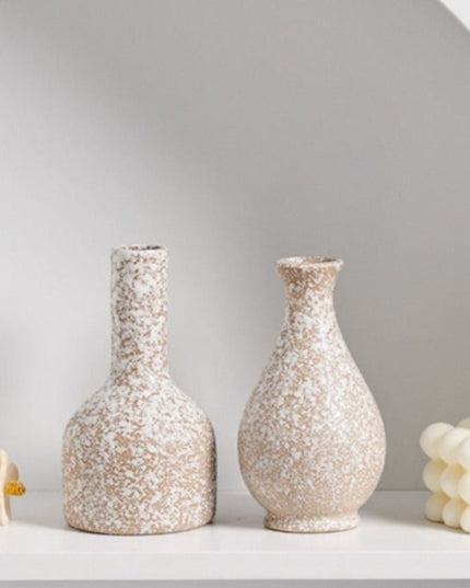 Wazon o chropowatym złotym wykończeniu