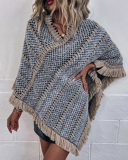 Damski sweter dziergany typu ponczo z frędzlami