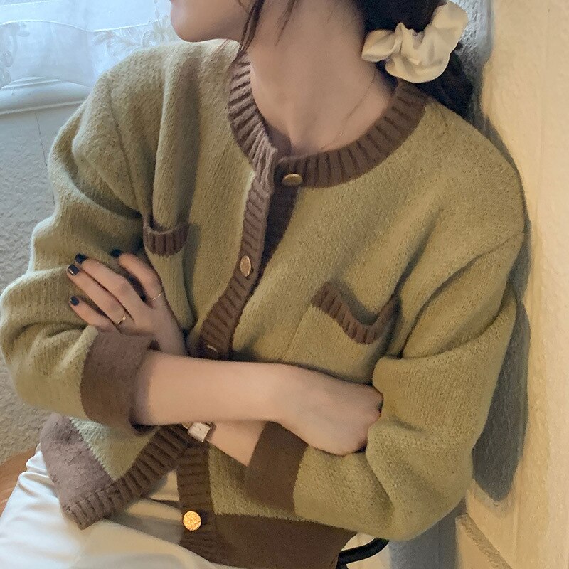 Damski sweter typu kardigan z kieszonkami