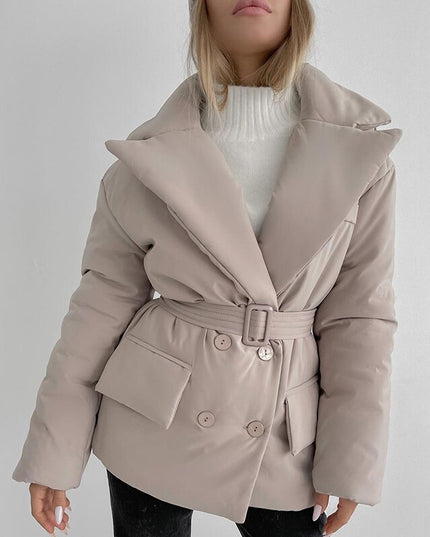 Damski płaszcz z dużym kołnierzem