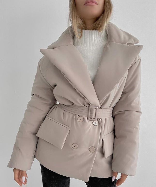 Damski płaszcz z dużym kołnierzem