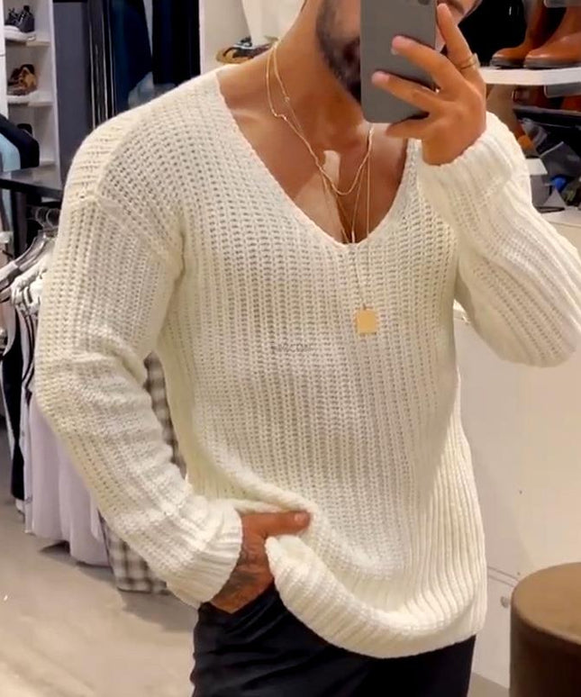 Męski sweter dziergany z dekoltem w serek