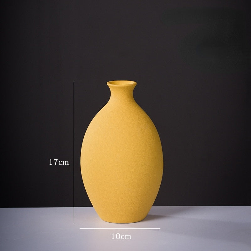 Wazon ceramiczny w żółtym kolorze