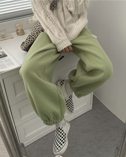 Damskie spodnie dresowe o standardowym kroju