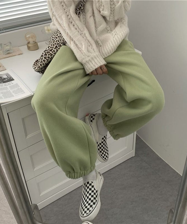 Damskie spodnie dresowe o standardowym kroju