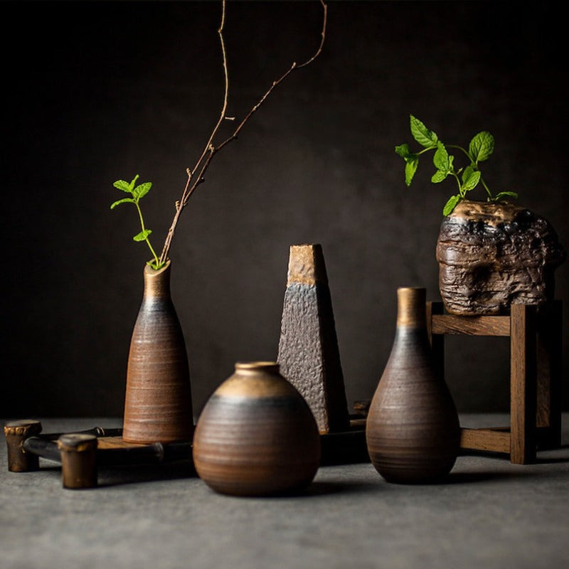 Wazon ceramiczny w brązowych kolorach