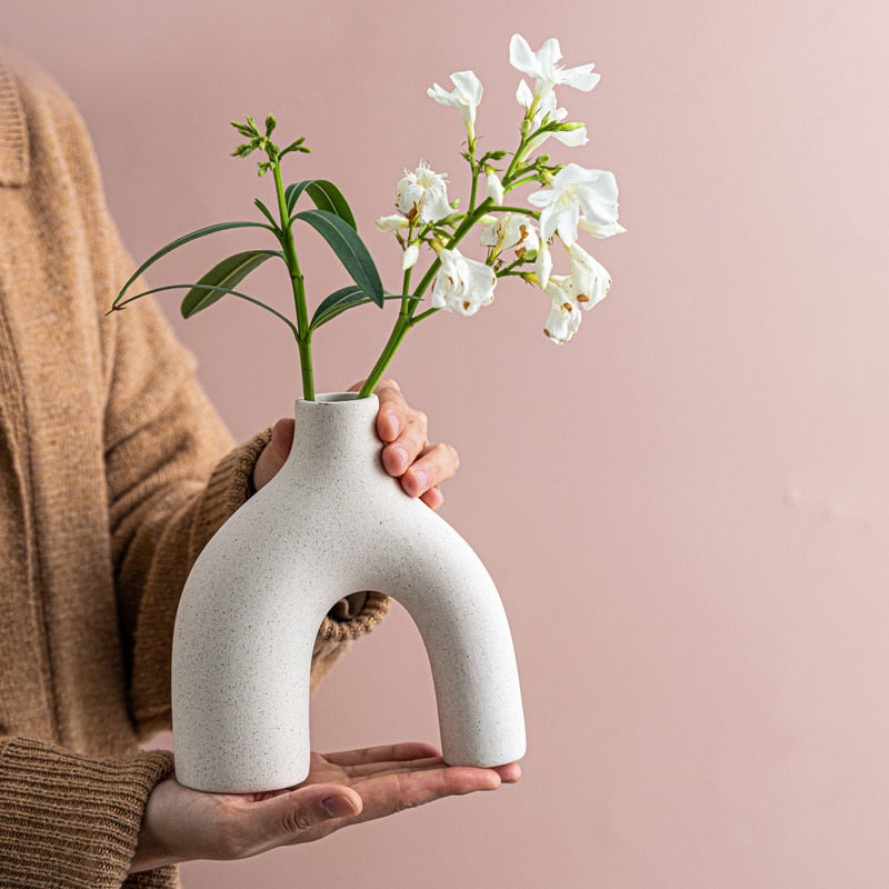 Wazon ceramiczny półkole w kremowym kolorze