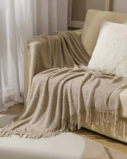 Dzianinowy koc z plecioną fakturą