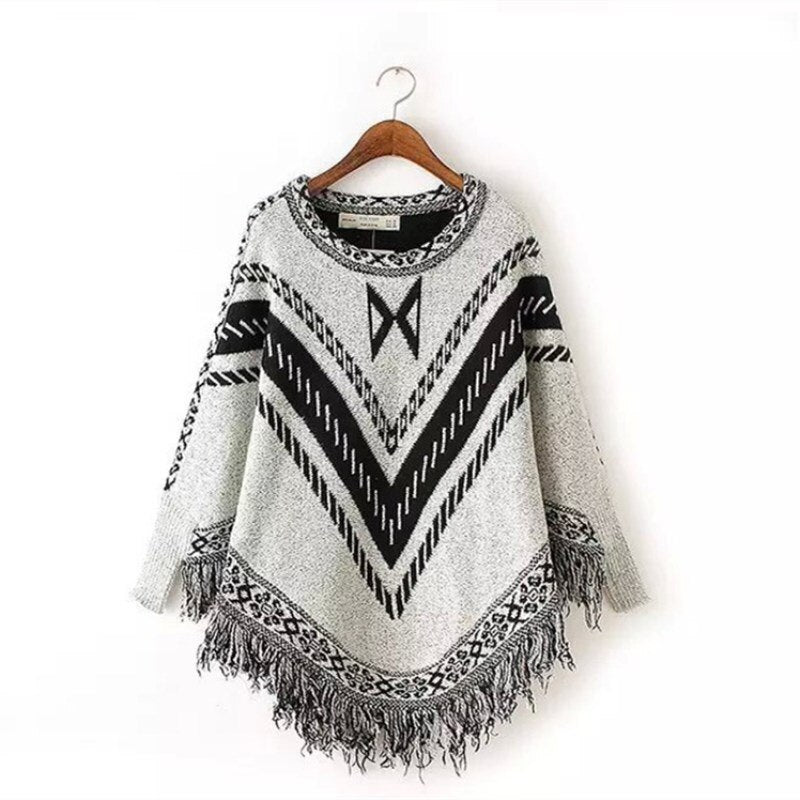 Damski sweter typu ponczo w azteckie wzory