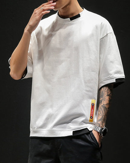 Męski T-shirt oversize z ozdobnymi wstawkami