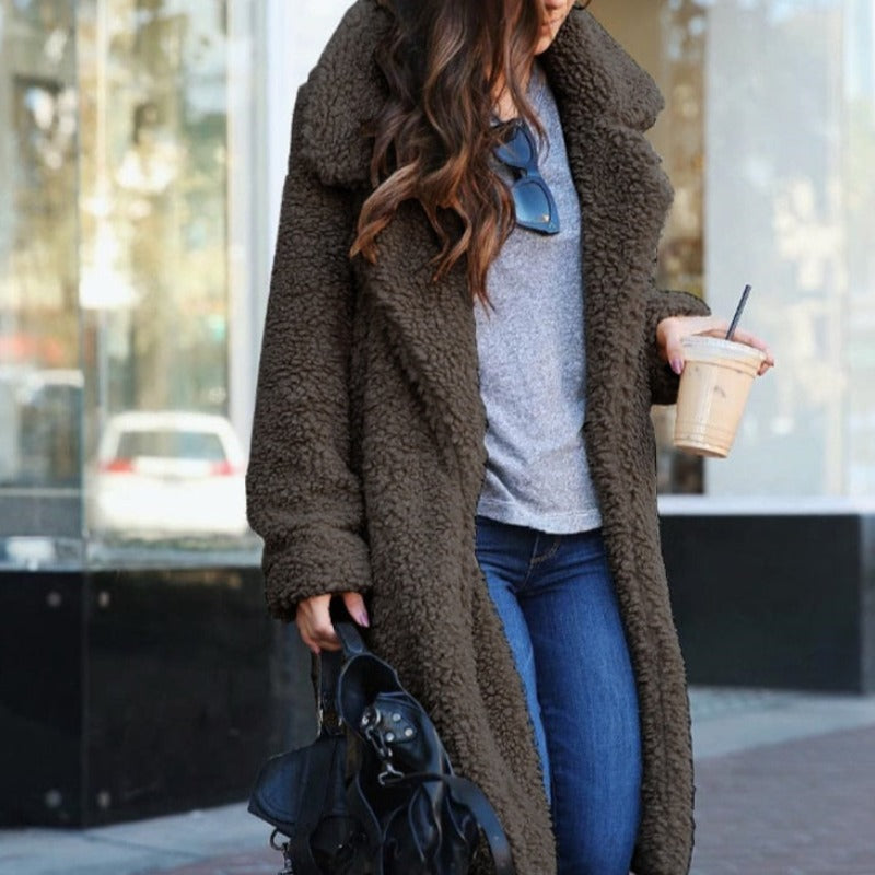 Damski płaszcz futrzany długości do kolana