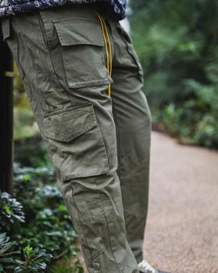 Męskie spodnie bojówki o prostych nogawkach