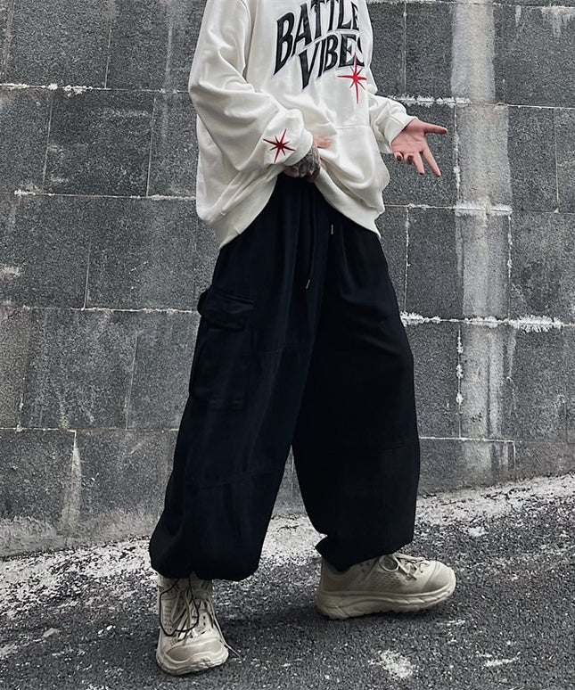 Męskie spodnie bojówki o szerokich nogawkach
